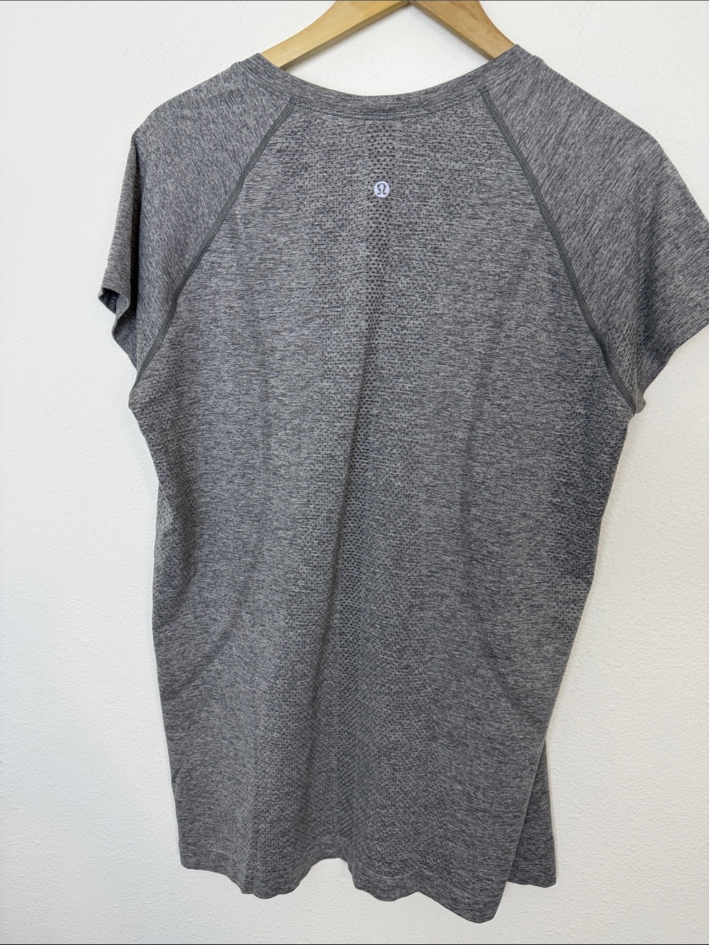 Lululemon Swiftly Tech Hip Length T-shirt 14 - Picture 4 of 4